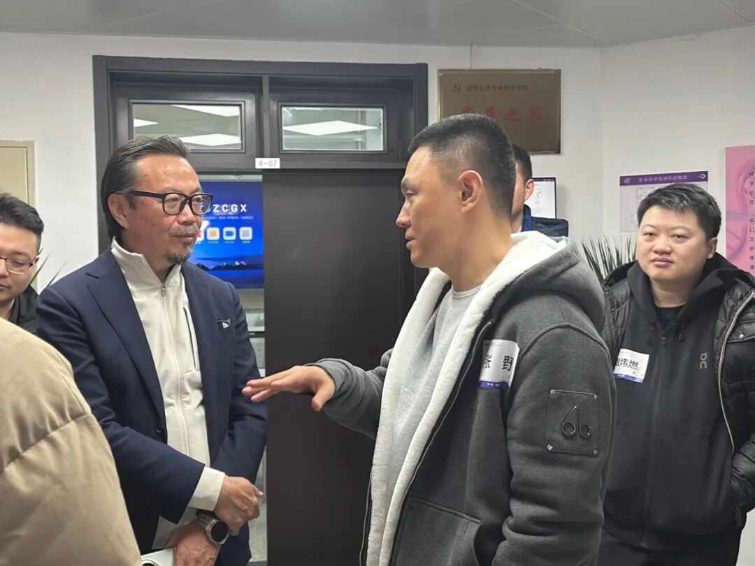 探研膜生前沿 解码科创融合 —— 清华 - 康奈尔双学位金融 MBA 学生参访生命科学学院俞立教授实验室(膜生物学国家重点实验室)